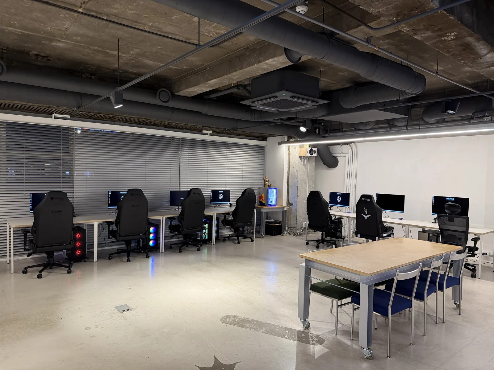 2F group training room workstations