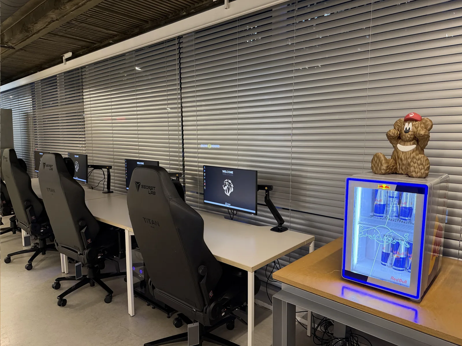 2F player stations and refreshment area