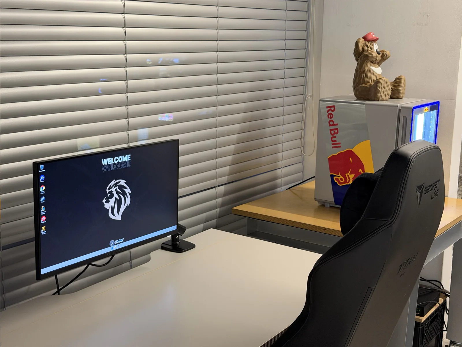 2F player workstation detail